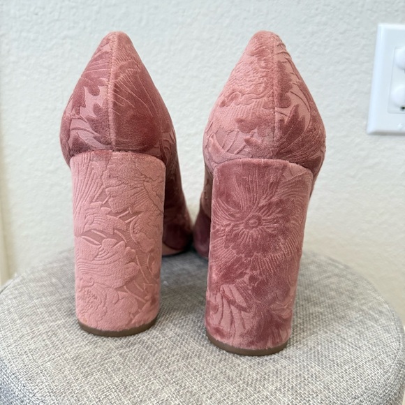 Pour La Victoire Pink Velvet Cece Rose Pointed Floral Embossed Pump 9.5 - Picture 3 of 13